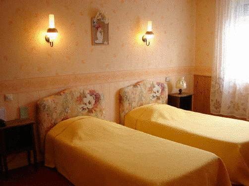 Отель Hotel Spa Le Relais Des Moines