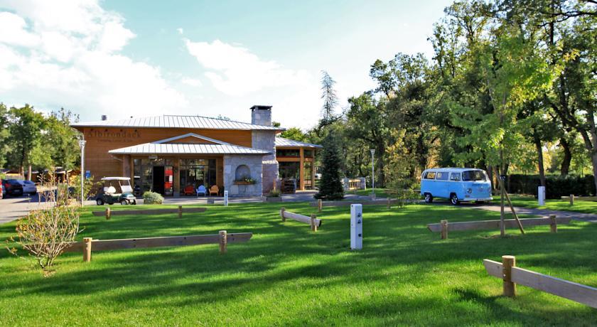 Отель Albirondack Camping Lodge & Spa