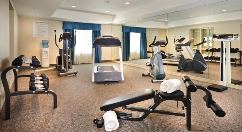 Отель Sandman Hotel and Suites Squamish