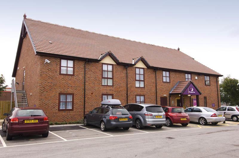 Отель Premier Inn Crewe Central