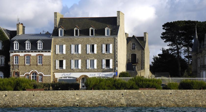Отель Hôtel Aux Tamaris
