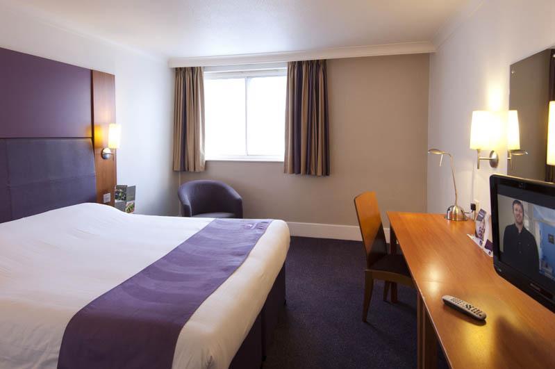 Отель Premier Inn Pontefract North