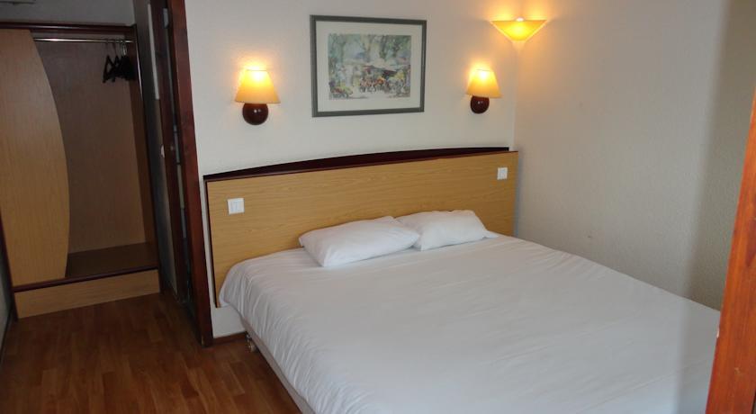 Отель Campanile Hotel Cambrai