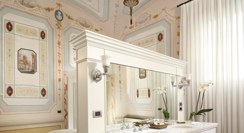 Отель Castello Del Nero Hotel & Spa