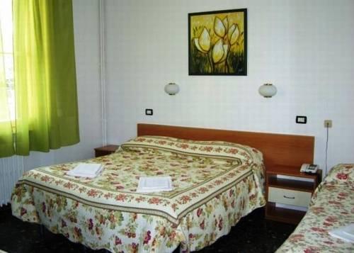 Отель Mary Hotel