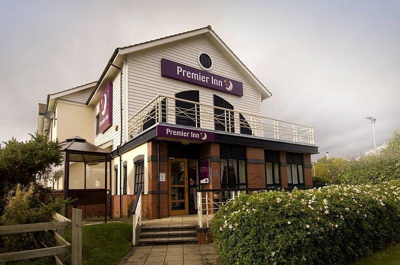 Отель Premier Inn Warrington Centre