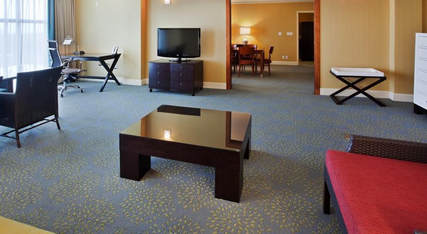 Отель Crowne Plaza Cabana Hotel