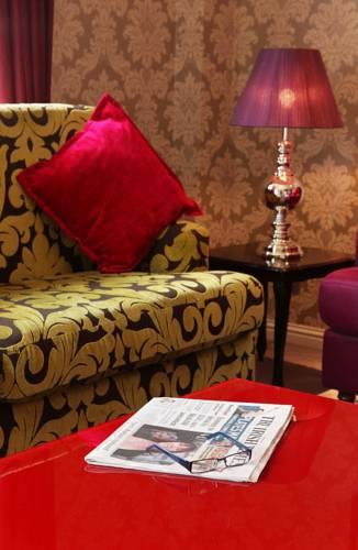 Отель The Landmark Hotel