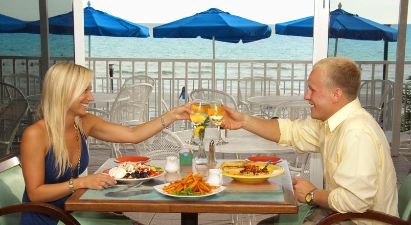 Отель DoubleTree Beach Resort by Hilton Tampa Bay/North