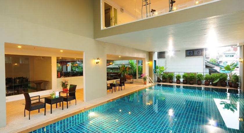 Boss Suites Nana Hotel