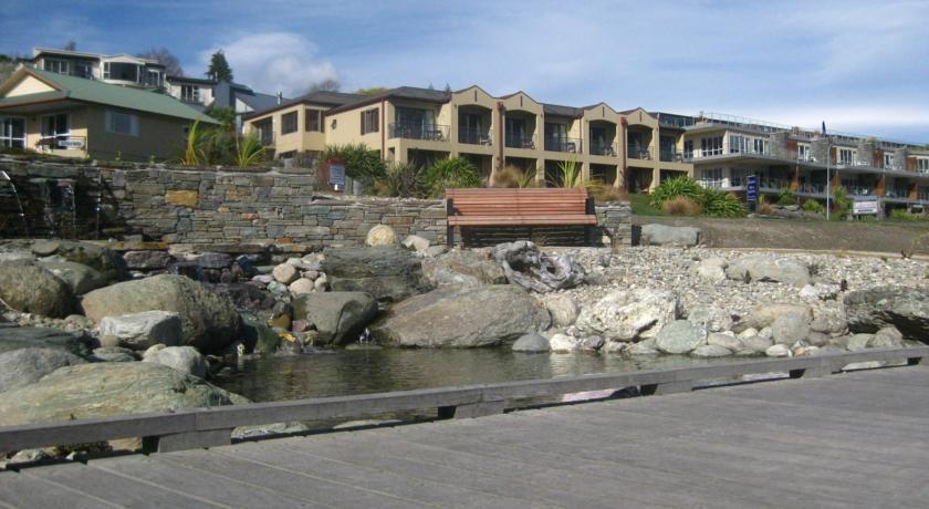 Апартаменты The Moorings Motel and Apartments