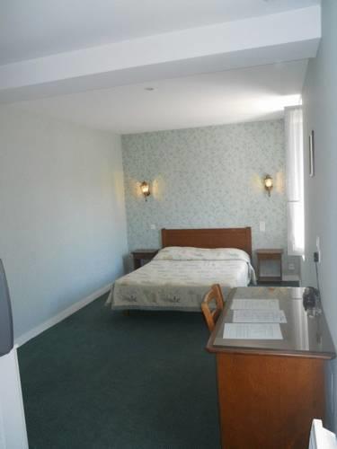 Отель Le New's Hotel
