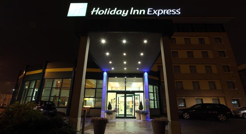 Отель Holiday Inn Express Bologna Fiera