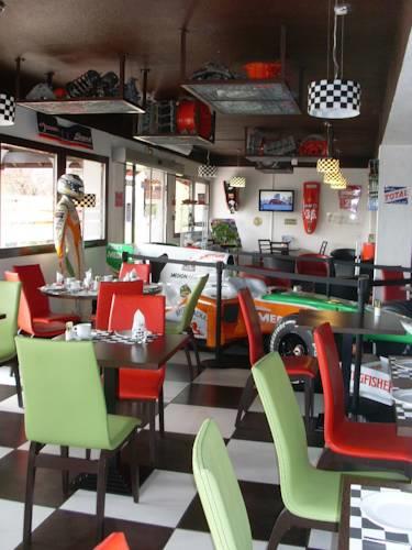 Отель Kyriad Design Enzo De Vierzon