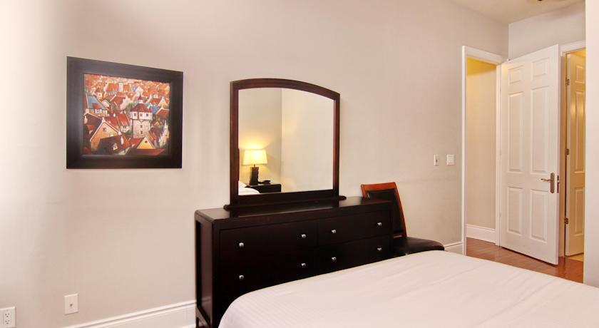 Апартаменты Pelican Suites