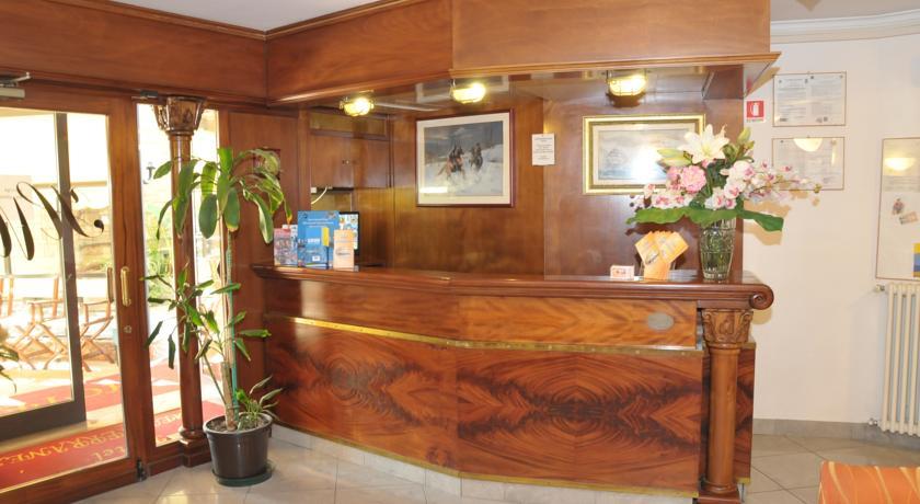 Отель Albergo La Mediterranea