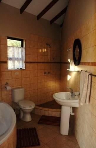 Отель Umkhumbi Lodge