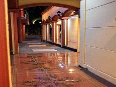 Отель Regency Plaza Tourist Inn
