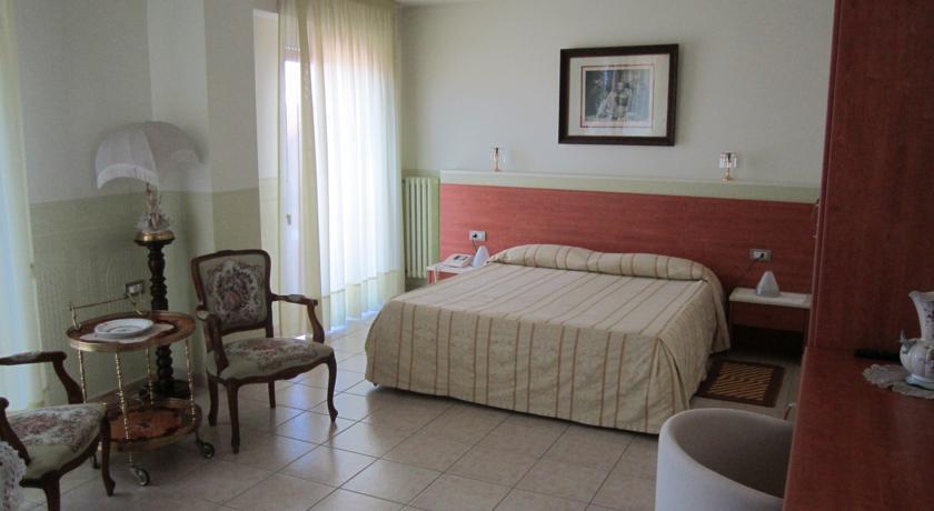 Отель Tourist Hotel