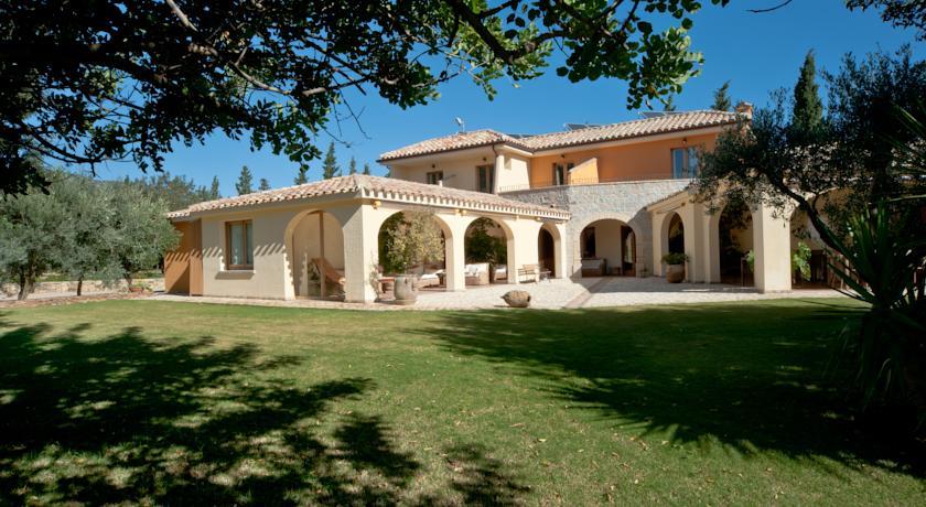 Отель S'Arenada Hotel