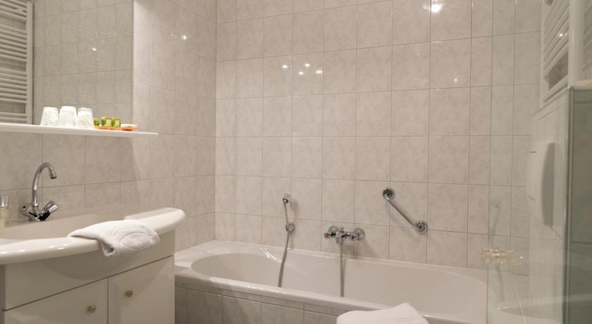 Отель Logis Wildthout Hotel en Restaurant