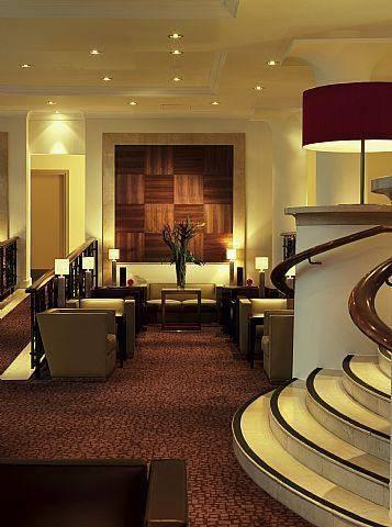 Отель Crowne Plaza Reading