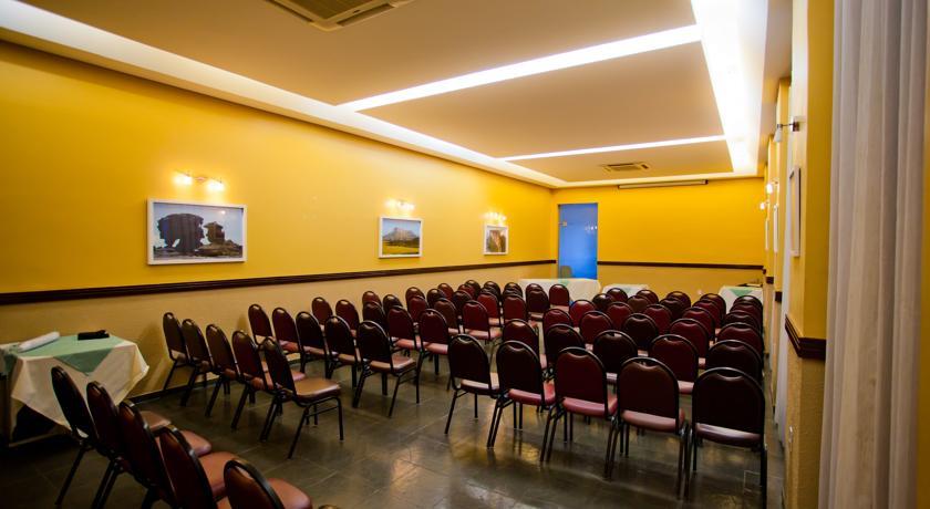 Отель Aipana Plaza Hotel