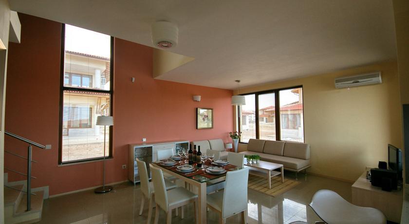 Отель Lighthouse Apartments and Villas