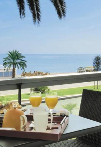 Отель Hôtel Tiercé Beach Hotel