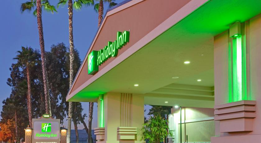 Отель Holiday Inn Hotel & Suites Anaheim