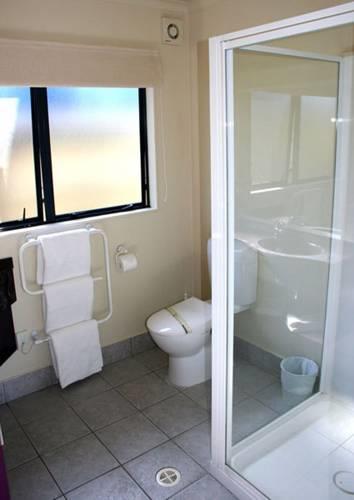 Отель Claremonte Motor Lodge