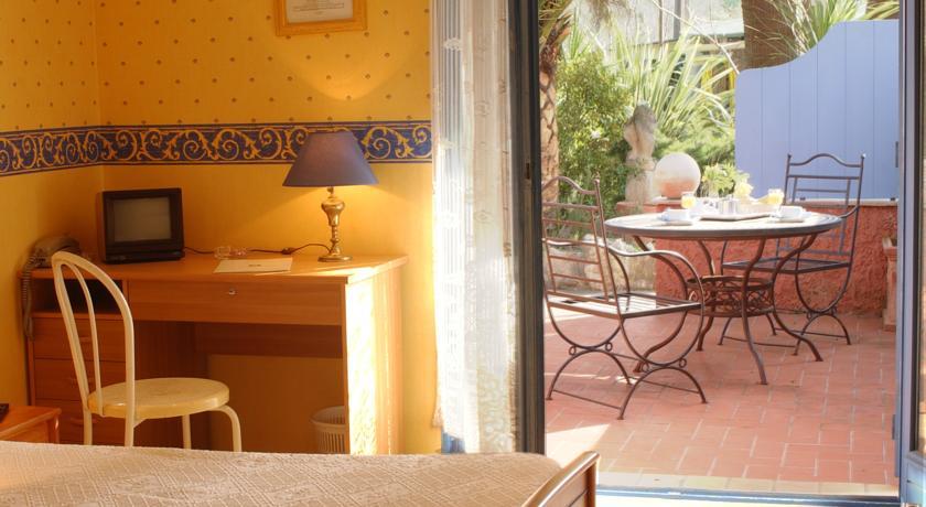Отель Auberge des Pins