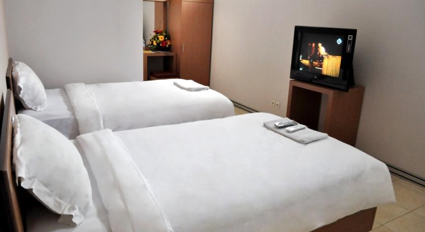 Отель Hotel Gajah Mada 100
