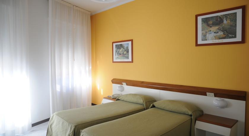 Отель Hotel Italie et Suisse