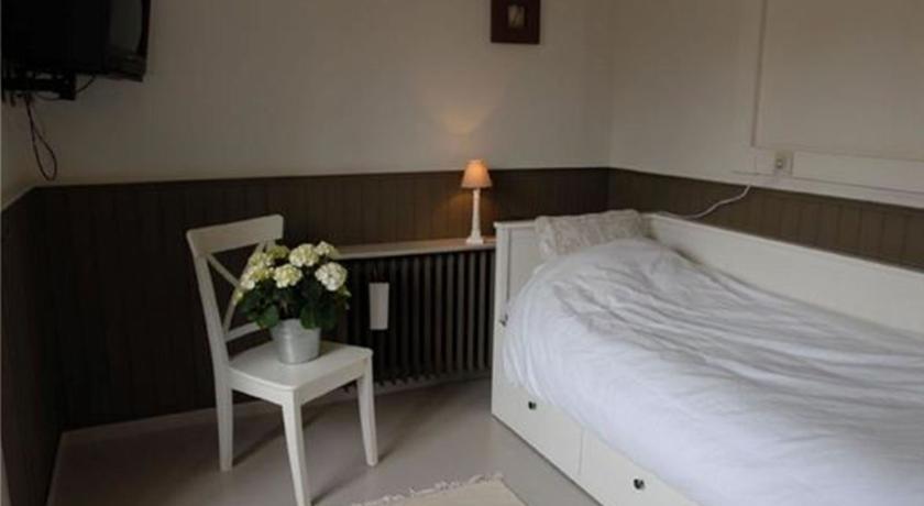 Отель Hotel Bon Accueil