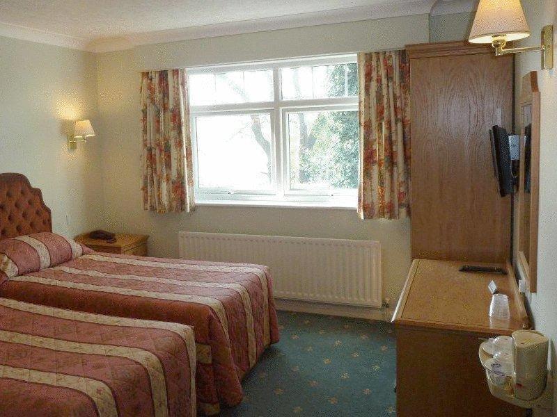 Отель Quarterdeck Hotel