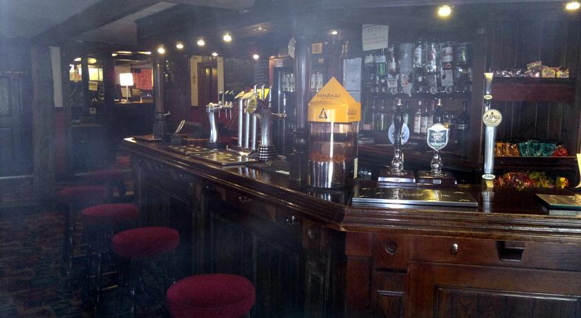 Отель Rose and Crown Hotel