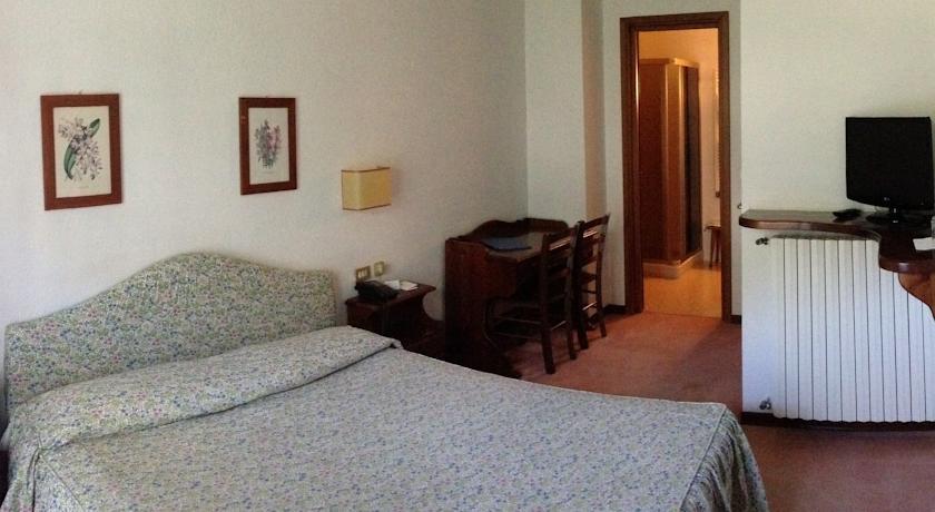 Отель Hotel Triolet