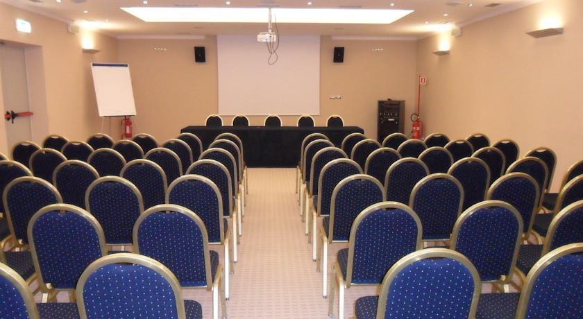 Отель Hotel Tiber