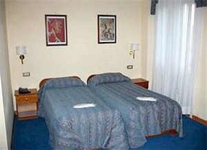 Charming Airport Hotel