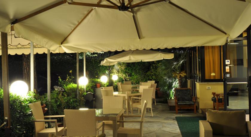 Отель Hotel Pineta Mare