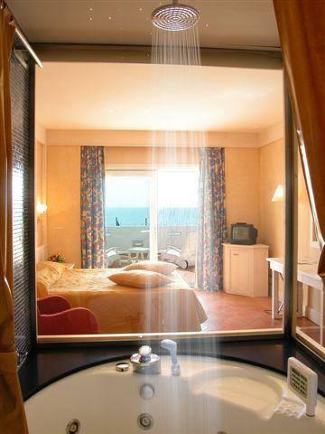 Отель Hotel Oasi Di Kufra