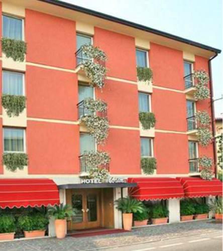 Отель Hotel Cortina