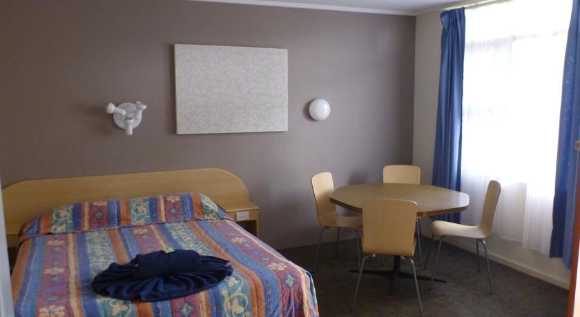 Отель Hawaiian Sands Motor Inn