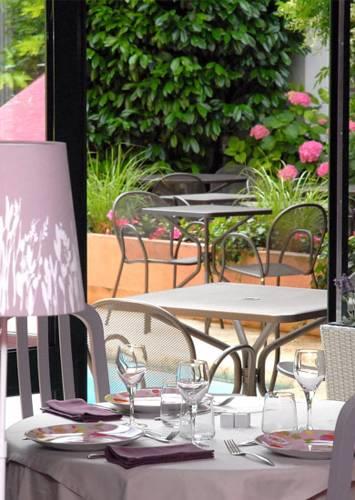 Отель Qualys-Hotel Le Pavillon d 'Enghien