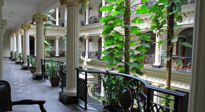 Отель The Grand Palace Hotel Malang