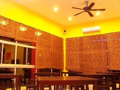 Отель Wau Hotel & Cafe