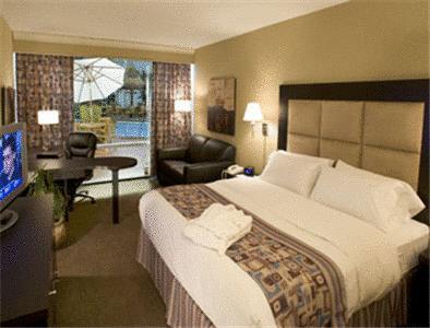 Отель Ramada Plaza Crystal Palace