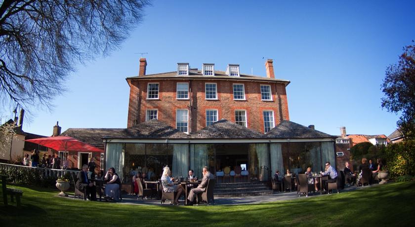 Отель The Riverside House Hotel