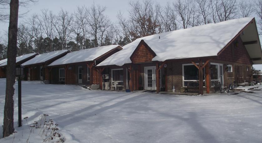 Отель Forest Motel & Woodland Retreat